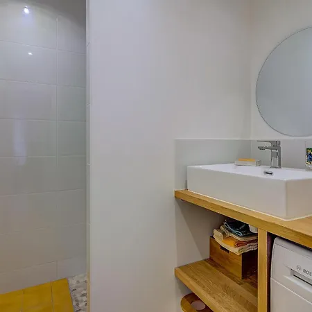 1 Bedroom Cozy In Appartement